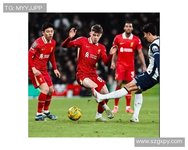 利物浦与巴萨的激战张路解析比赛背后的战术与精彩瞬间